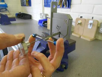 Logan Locksmith Shop Riverview, FL 813-397-6122 - key-broke-in-lock